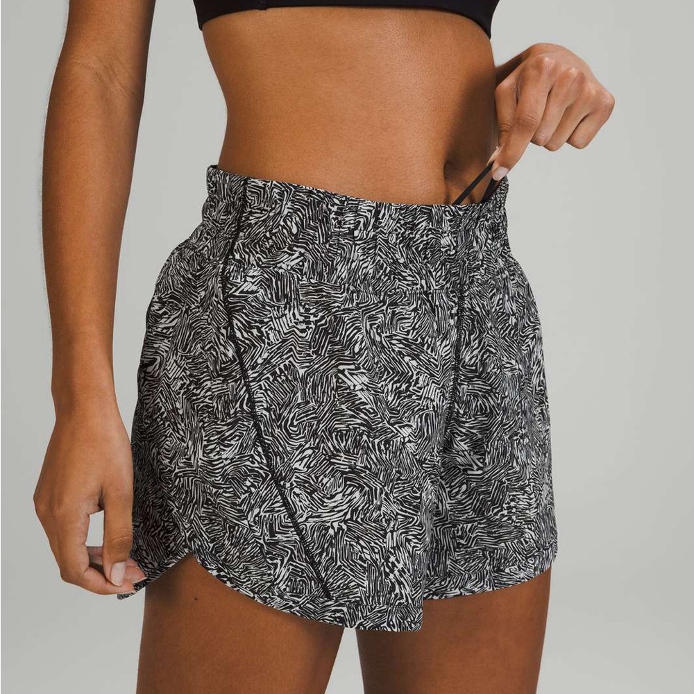 LULULEMON TRACK THAT MIDRISE Women’s Athletic Shorts 5”